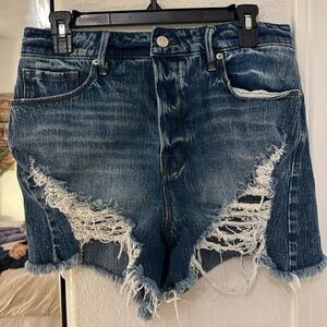 Good American distressed denim shorts in medium wash - size 8